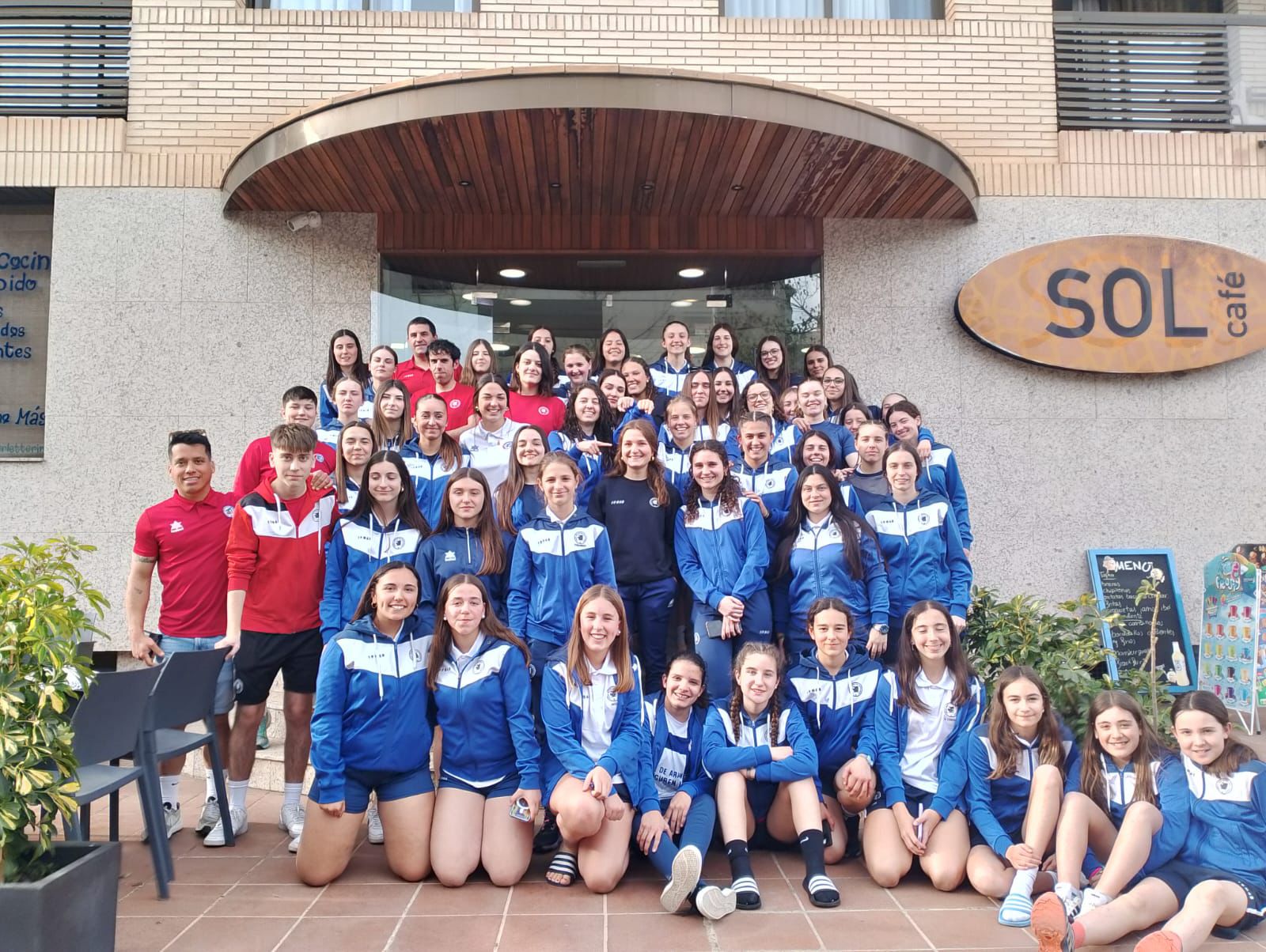 Gran experiencia de nuestros equipos femeninos en el Torneo de Salou durante Semana Santa
